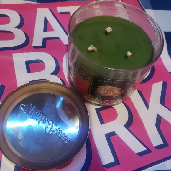 Bath & Body Works Dutch Apple Waffle 3 Wick Candle - Picture 2 of 2